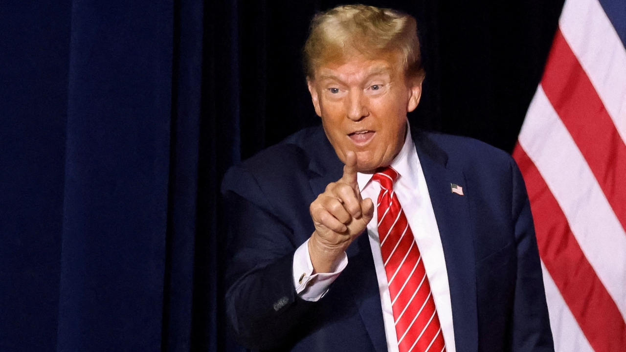 গুদামে অবৈধ অভিবাসী রাখতে চান ট্রাম্প