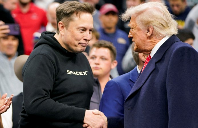 একসঙ্গে নৈশভোজে মাস্ক-ট্রাম্প