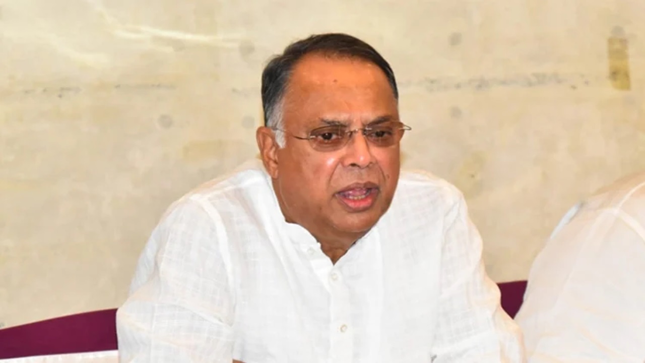 আগামী সরকারের জন্য বিদ্যুৎ খাত হবে ‘ধারালো তলোয়ারের ওপর হাঁটা: সাবেক প্রতিমন্ত্রী টুকু