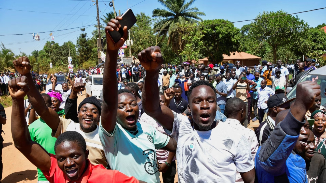 ভোটকেন্দ্রে না গিয়েই কি প্রতিবাদ জানাল উগান্ডার মানুষ?