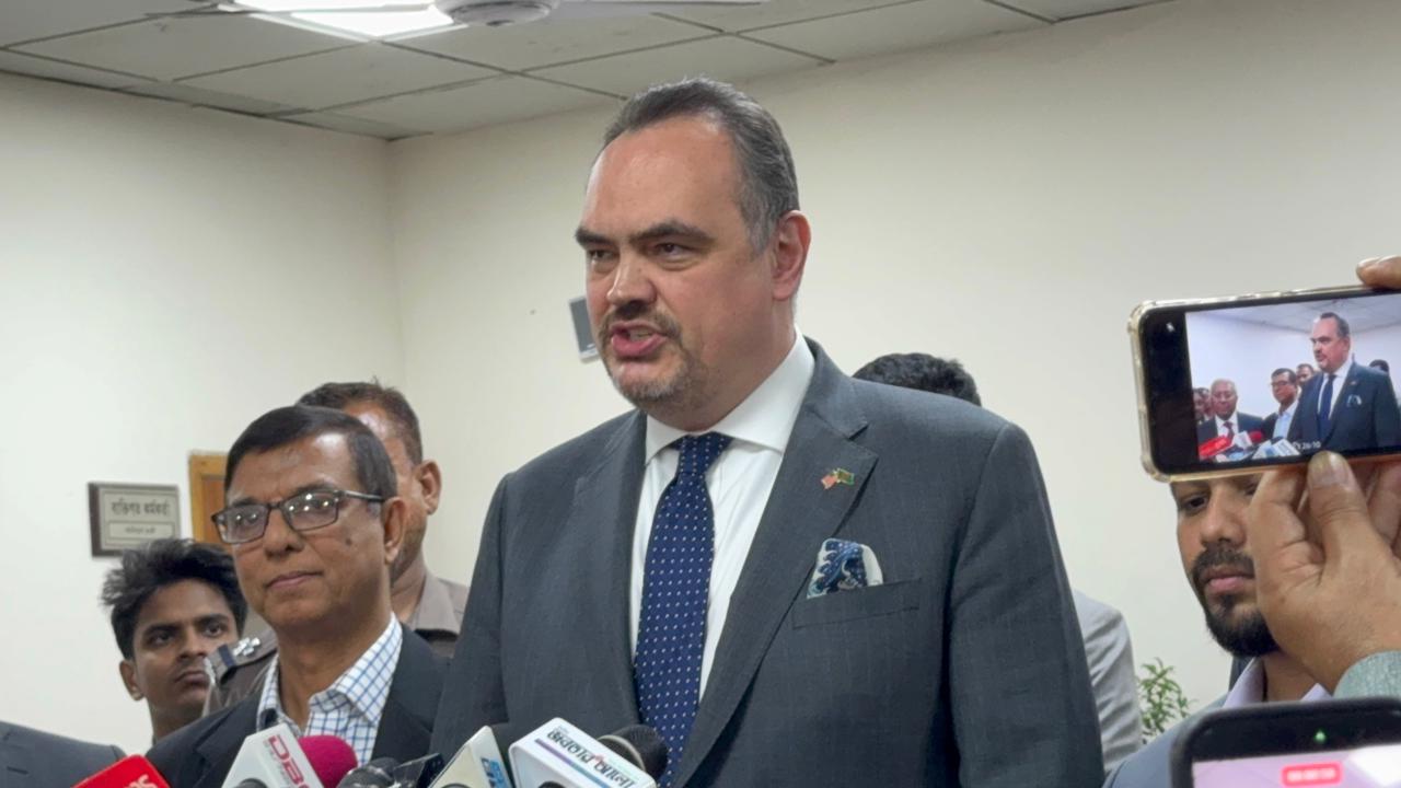 নির্বাচনে কোনো পক্ষ নেবে না আমেরিকা: রাষ্ট্রদূত