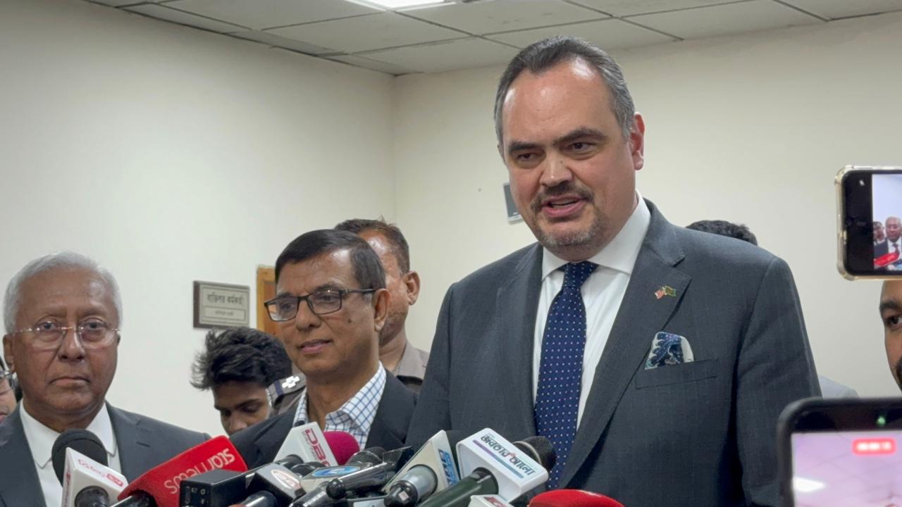 ইসিতে কী নিয়ে আলোচনা করলেন মার্কিন রাষ্ট্রদূত