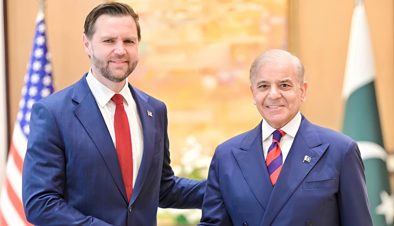 প্রথমে ইরান, পরে আমেরিকার সঙ্গে বৈঠক পাকিস্তানের প্রধানমন্ত্রীর