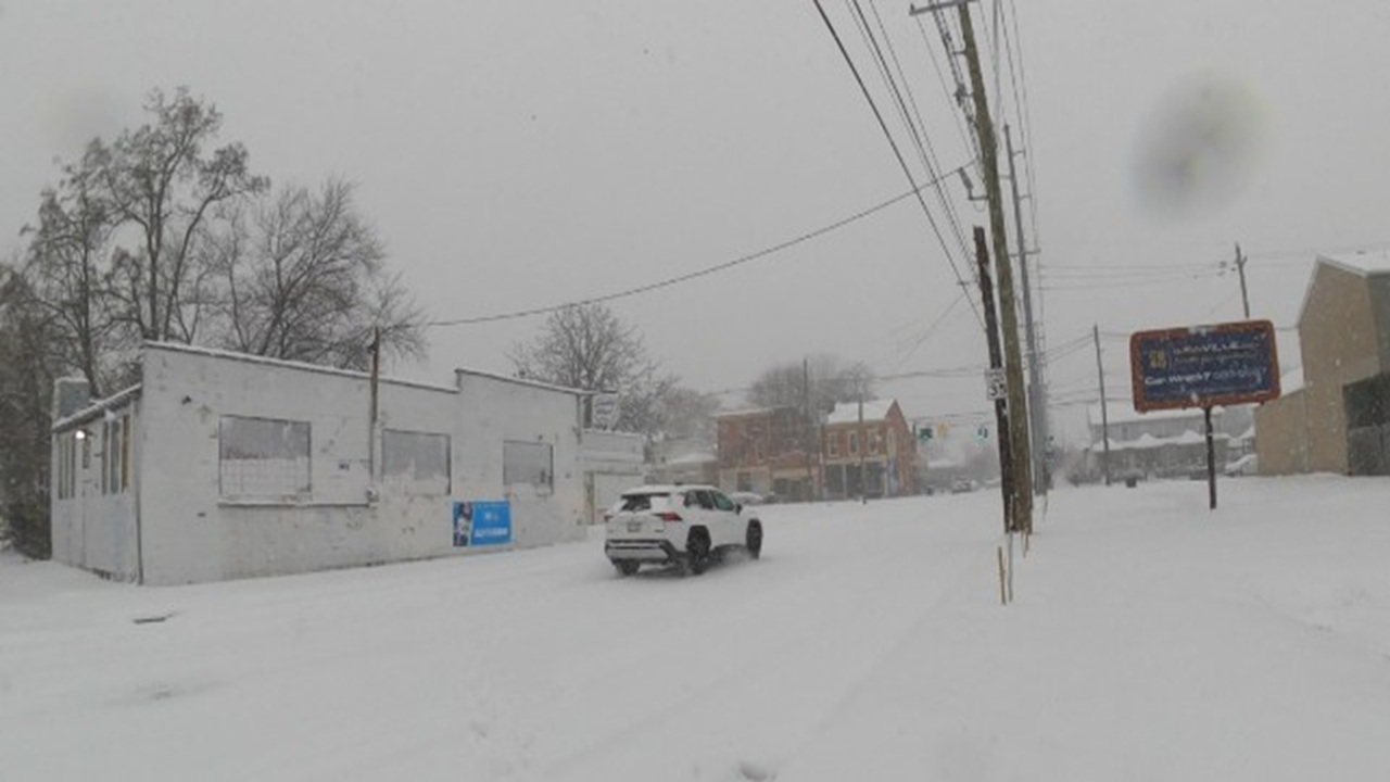 ভয়াবহ তুষারঝড়ের কবলে আমেরিকা, ১৩ হাজার ফ্লাইট বাতিল