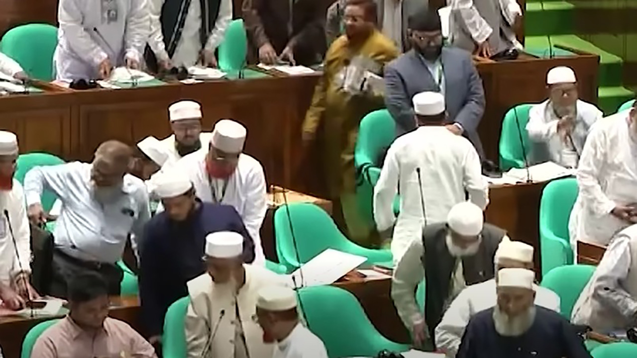 সংসদ থেকে বিরোধী দলের ওয়াক আউট