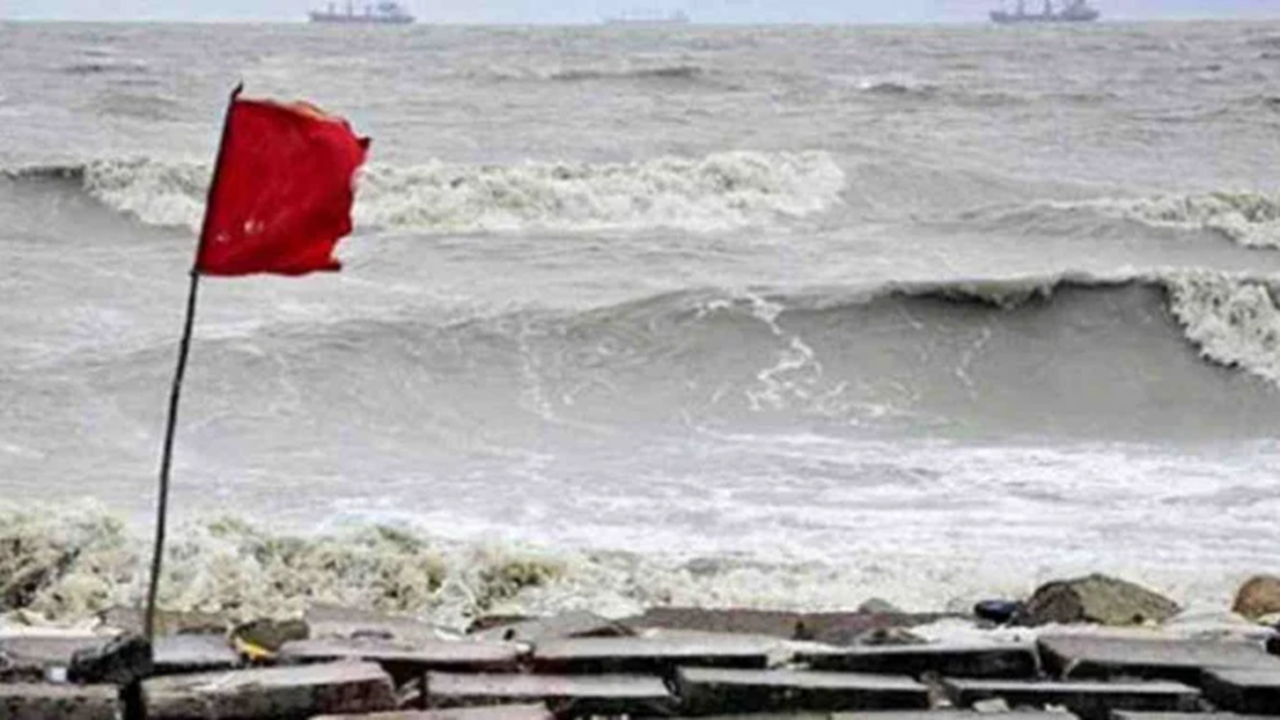 দেশের সমুদ্র বন্দরগুলোতে ৩ নম্বর সতর্ক সংকেত