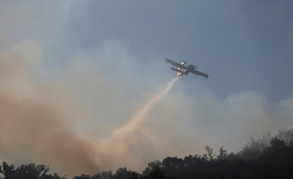 ফ্রান্সে দাবানলের কারণে সরিয়ে নেওয়া হলো ১০ হাজার মানুষ