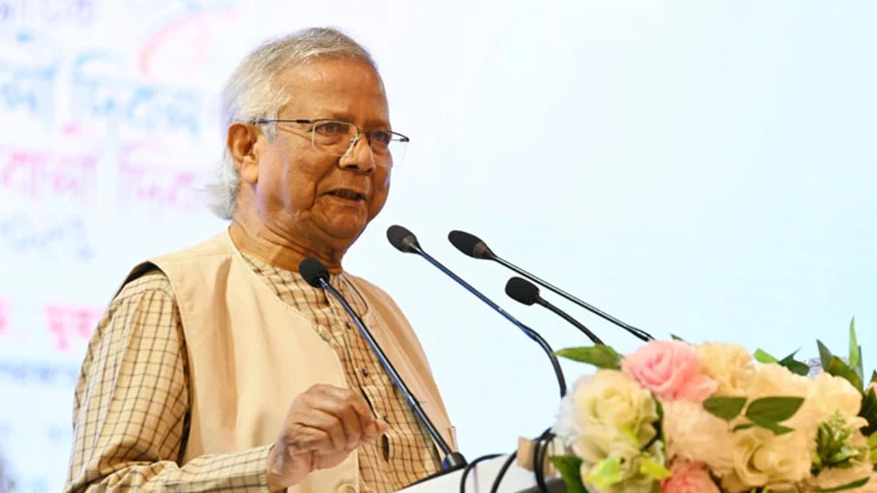 বিদেশগমন বিপজ্জনকভাবে দালাল ও প্রতারণার সঙ্গে জড়িয়ে পড়েছে: প্রধান উপদেষ্টা