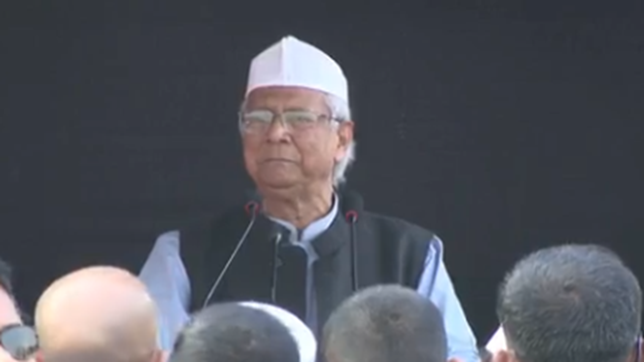 তুমি হারিয়ে যাবে না, আমাদের সাথেই থাকবে—হাদির জানাজায় প্রধান উপদেষ্টা