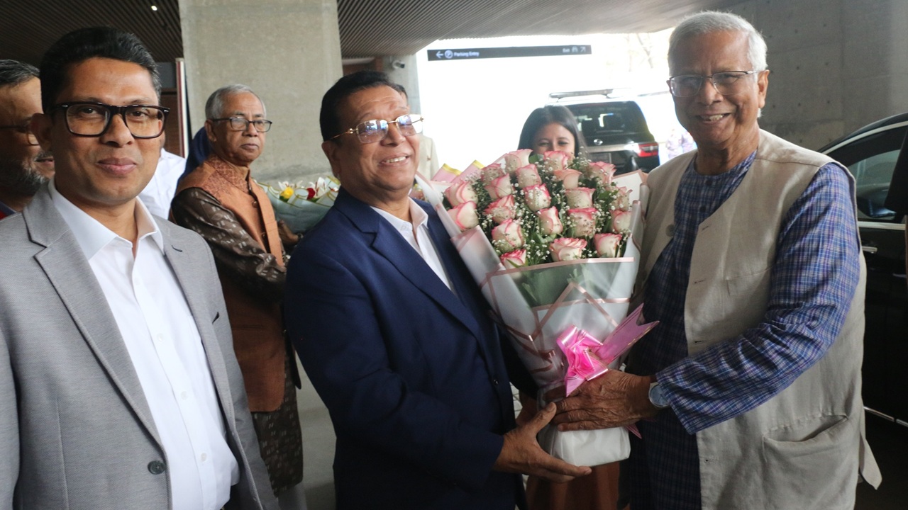 ১৮ মাস পর পুরনো কর্মস্থলে মুহাম্মদ ইউনূস